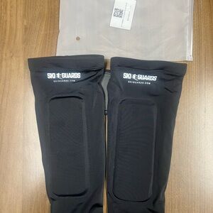 Black Athletic Leg Sleeves